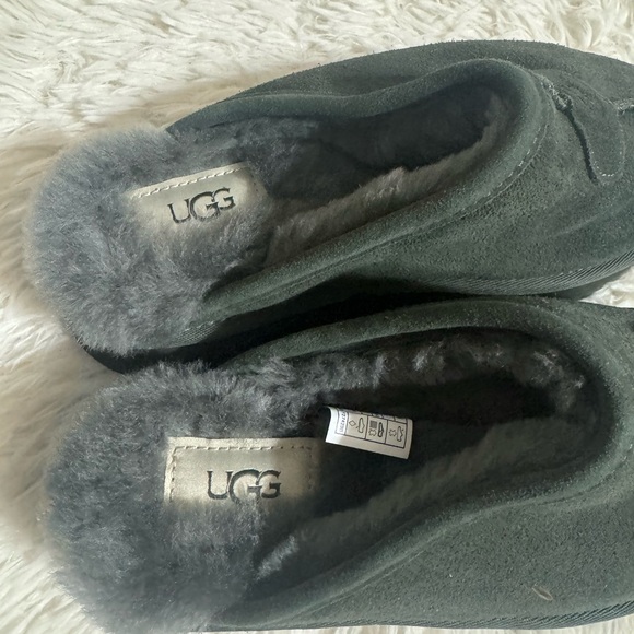 Ugg - Picture 5 of 5